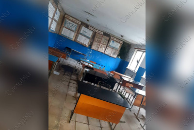 Yağışdan sonra Lənkəran şəhər 10 nömrəli tam orta məktəbinin sinif otaqları gölməçəyə çevrilib