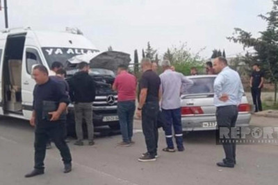 Cəlilabadda qəza: mikroavtobus avtomobillə toqquşub