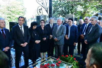 Taleh Qaraşov şəhidlərimizin məzarlarını ziyarət edib