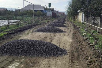 Göytəpə şəhərinin daha bir yolu təmir olunub