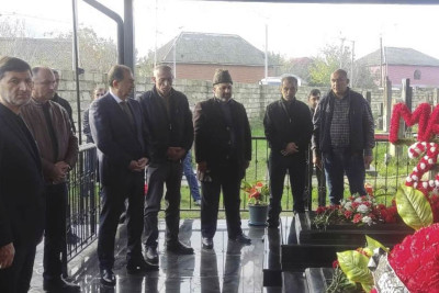 Taleh Qaraşov Vətən müharibəsi şəhidinin məzarını ziyarət edib