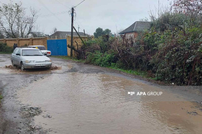 Astarada gölməçələr sakinlərə çətinlik yaradır