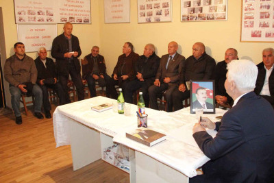 Rafiq Cəlilov Alar kəndinin fermerləri ilə görüşüb