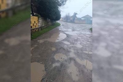 Lənkəranda şəhid İslam Həsənovun adını daşıyan küçənin yolları baxımsız vəziyyətdədir