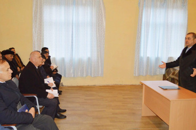Qəzənfər Ağayev Sərək kəndində sakinləri qəbul edib