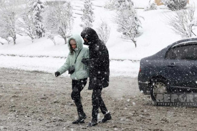 Cəlilabadda 5 nəfər küçədə sürüşərək xəsarət alıb