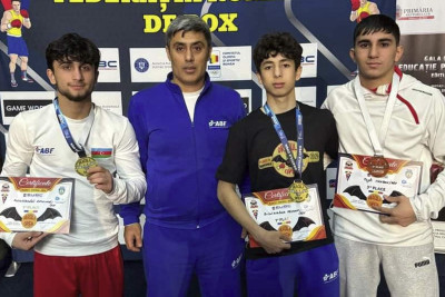 Boksçularımız Rumıniyadan medallarla qayıdıblar