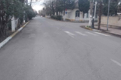 Lənkəranın mərkəzi prospektində piyadalar yolu keçməkdə çətinlik çəkirlər