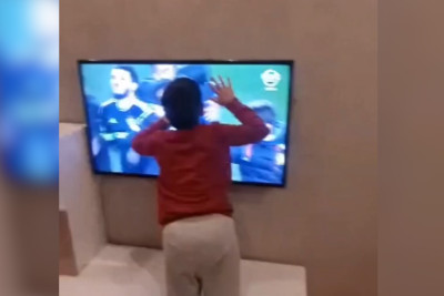 Balaca azarkeş arzusuna çatıb