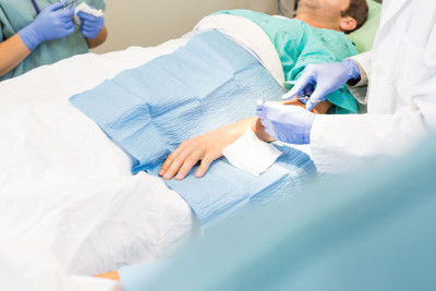 Dəhşətli qəzada xəsarət alan şəxs hospitalizasiya olunub
