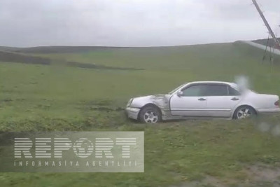 Cəlilabadda qəza: avtomobil dirəyə çarpılıb