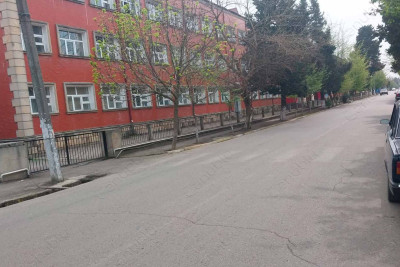 Lənkəranda məktəbin önündə piyada nişanının olmaması şagirdləri təhlükəyə atır