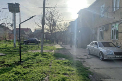 Cəlilabad: Yaşayış binasının həyəti işıqlandırılır