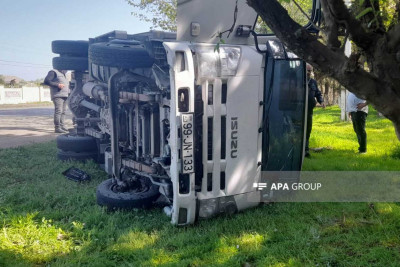 Cəlilabadda yük avtomobili aşıb