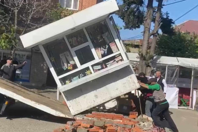 Lənkəranda qanunsuz tikililər sökülüb