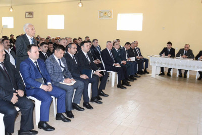 Araz Əhmədov İkinci Yeddioymaq ərazisinin sakinlərini qəbul edib