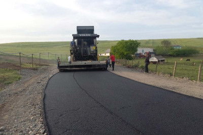 Cəlilabadın Şabanlı kəndinin yollarına asfalt döşənib