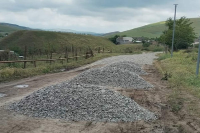 Cəlilabadın Təklə kəndinin yolları təmir olunur