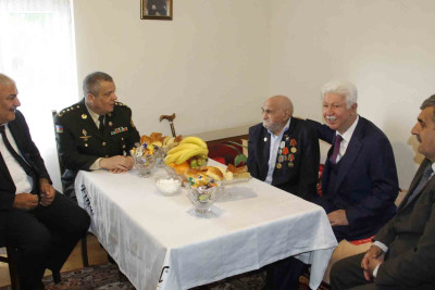 Rafiq Cəlilov Böyük Vətən müharibəsi iştirakçısına baş çəkib