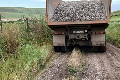Cəlilabadda kənddaxili yolların təmiri davam etdirilir