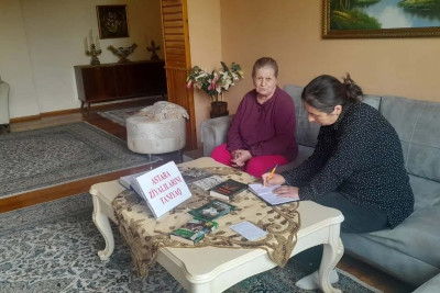 Astarada ömrünün 45 ilini təhsil sahəsinə həsr etmiş təqaüdçüyə səyyar kitabxana xidməti göstərilib