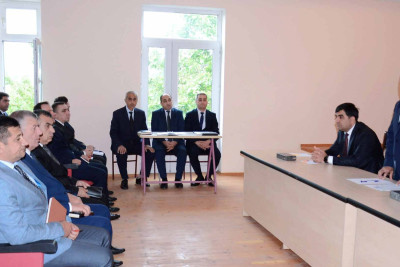Araz Əhmədov Öncəqala ərazisində sakinlərin müraciətlərini dinləyib