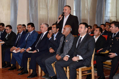 Araz Əhmədov Viləş ərazisində sakinlərlə görüşüb