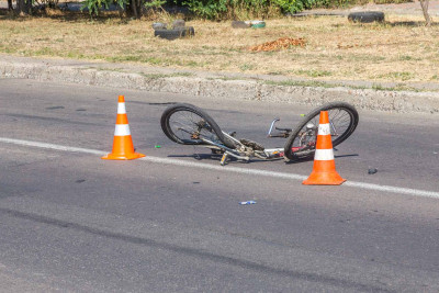 Astarada yük maşını velosipedçini vurub