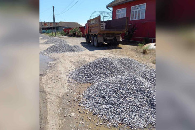 Cəlilabadda kənddaxili yolların təmiri davam edir