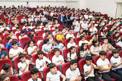 Lənkəranda 600-ə yaxın şagird “Haqqın 44 günü” tamaşasını izləyib