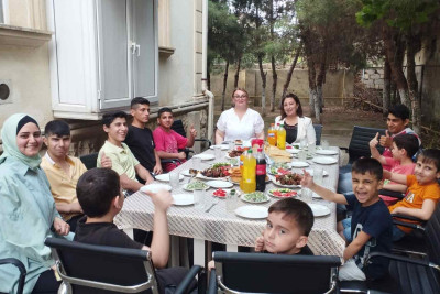 Lənkəranda kimsəsiz uşaqlara bayram süfrəsi açılıb