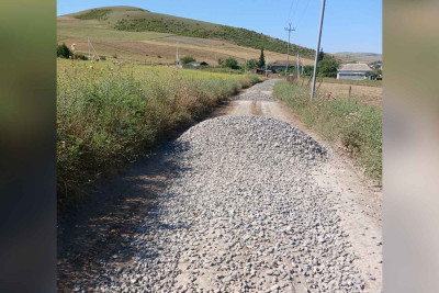 Cəlilabadın Məmmədrzalı kəndinin kənddaxili yolları təmir olunur