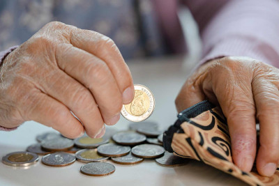 Bu il qadınların pensiya yaşı artacaq