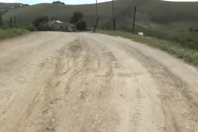 Cəlilabadda 2500-dən çox sakinin istifadə etdiyi yol yararsız qalıb