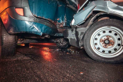 Lənkəranda qəza: sürücü ağır xəsarət alıb