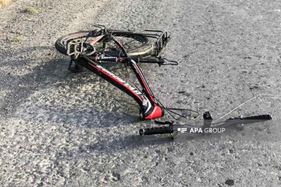 Lənkəranda velosipedçi dirəyə çarpılıb