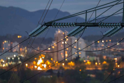 Biləsuvar və Cəlilabadda yararsız hala düşmüş elektrik xətləri dəyişdiriləcək