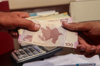 Biləsuvarda direktorun müəllimlərdən rüşvət alması iddiasına cavab
