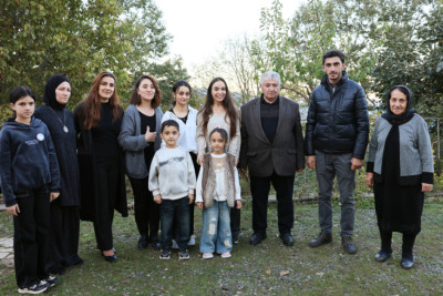 Heydər Əliyev Fondunun vitse-prezidenti Leyla Əliyeva çoban Xanışın ailəsi ilə görüşüb