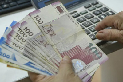 Orta aylıq maaş 1000 manata yaxınlaşır