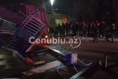 Cəlilabadda yeni inşa olunan piyada keçidi dağılıb