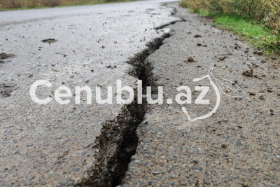 Cəlilabadda 10-dan çox kəndi birləşdirən yolda sürüşmə - VİDEO