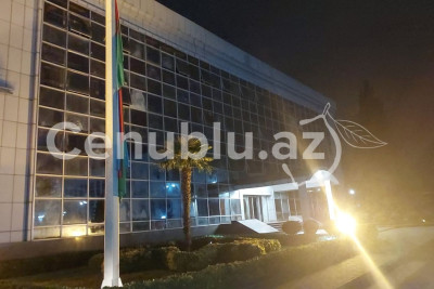 Matəm günü ilə bağlı Lənkəranda bayraqlar endirilib
