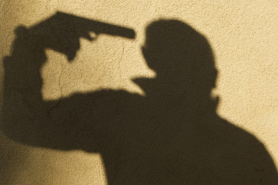 Masallıda intihar: Başından VURDU