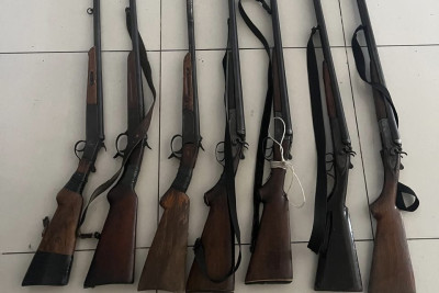 Cəlilabadda qanunsuz saxlanılan silahlar polisə təhvil verilib