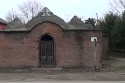 Astarada yumurta sarısı ilə inşa edilən tarixi hamam yararsız vəziyyətdədir