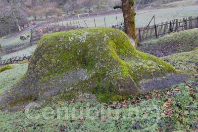 Sım kəndinin “Padşah taxtı” daşı