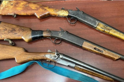 Cəlilabadda qanunsuz saxlanılan silahlar polisə təhvil verilib