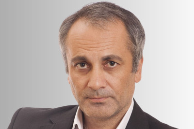 Əməkdar artist Elşən Rüstəmovun doğum günüdür