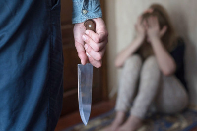 Lənkəranda kişi arvadını bıçaqladı - VİDEO